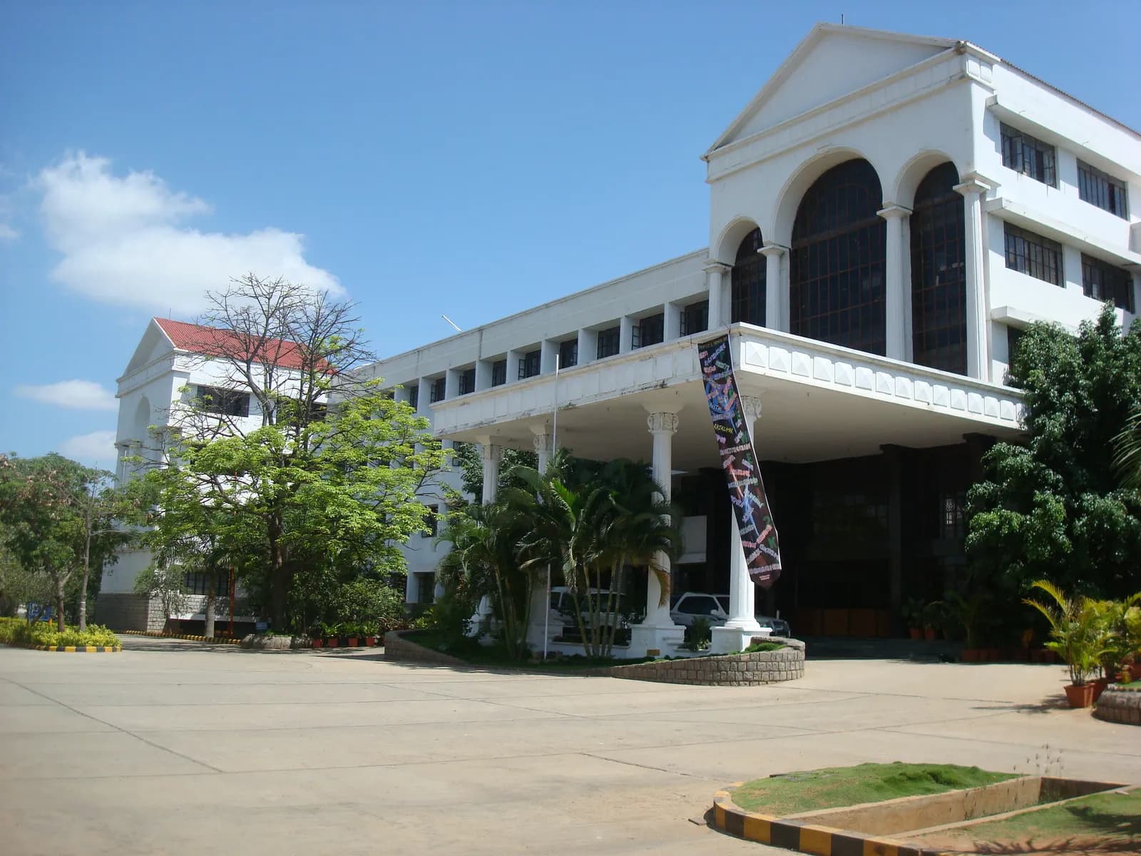 Adhiyamaan College of Engineering campus